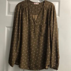 Pleione long sleeve v-neck with button bracelet cuff sleeve.  Patch front pocket